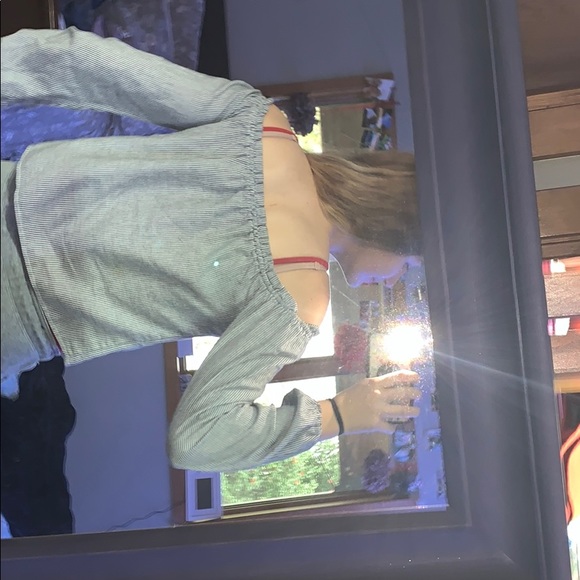 Off the shoulder shirt - Picture 5 of 5